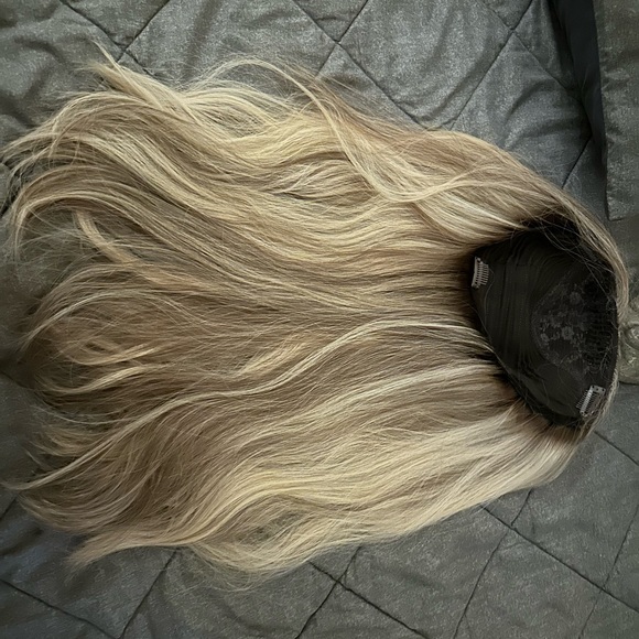 Luxurious blonde 100% HUMAN HAIR TOPPER 9*9 LIKE NEW***Feel like a STAR!*** - Picture 4 of 5